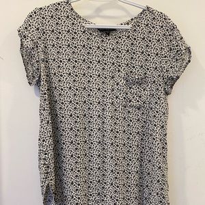 Velvet Heart Floral Shirt. Size Small. Black & White.